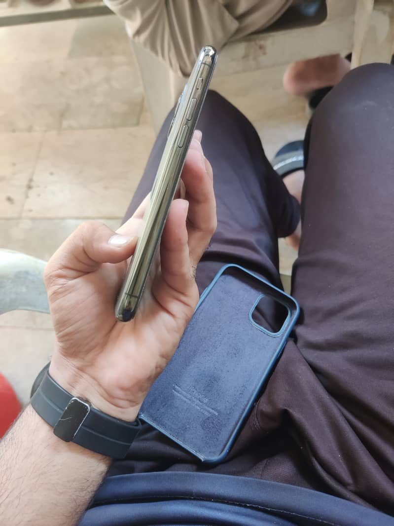 Apple iPhone 11 Pro 2