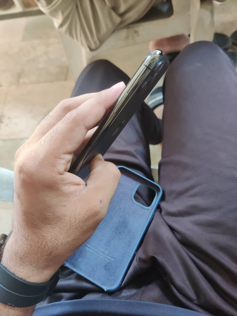 Apple iPhone 11 Pro 3