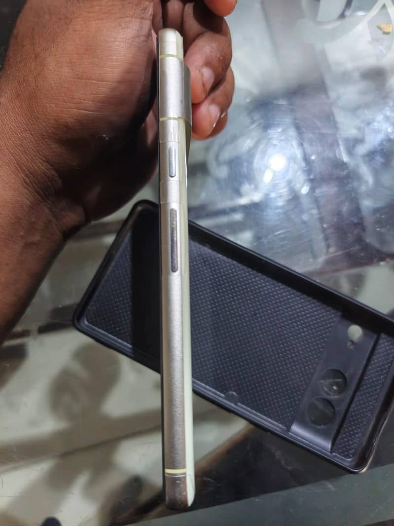 Google Pixel 7 4