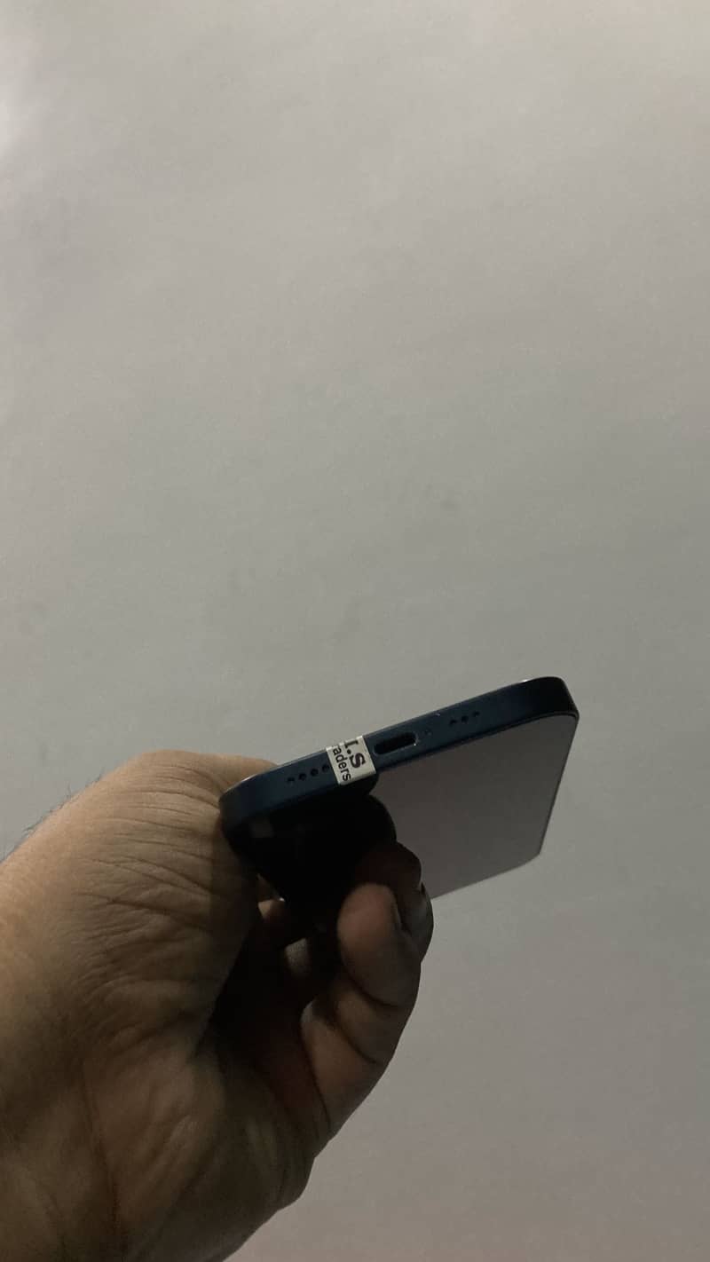 Apple iPhone 13 4