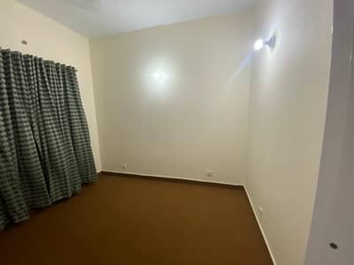 C type 3rd floor flat available for rent in g-11 Islamabad