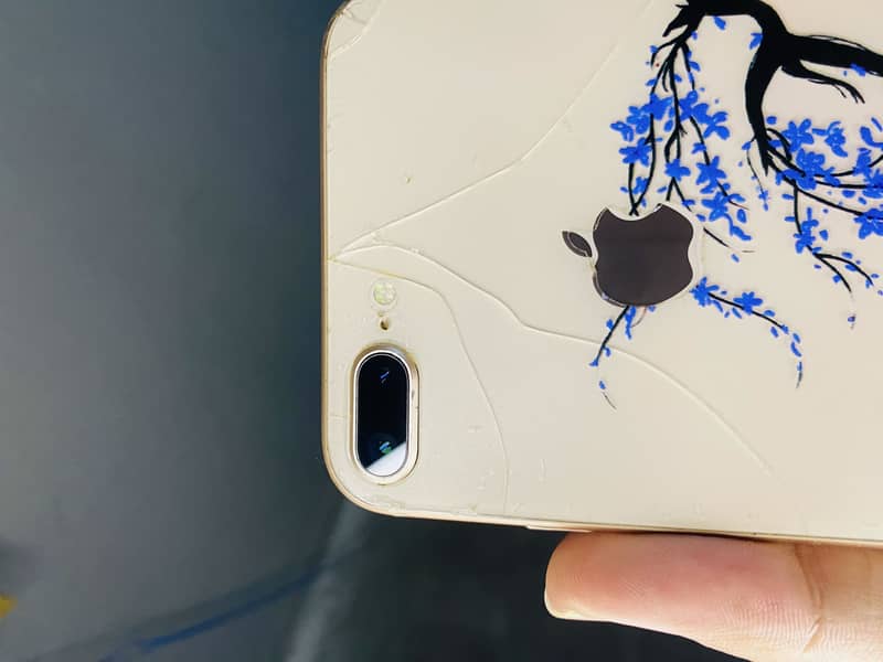 Apple iPhone 8 Plus 1
