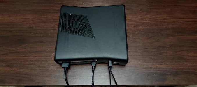 Xbox 360 Slim 250GB + 2 Controllers + 60+ Games + all Accessorie 10/10