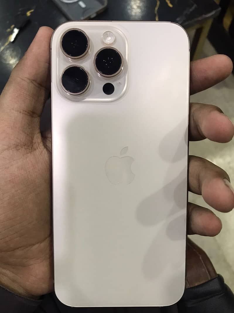 Apple iPhone 16 Pro Max 2