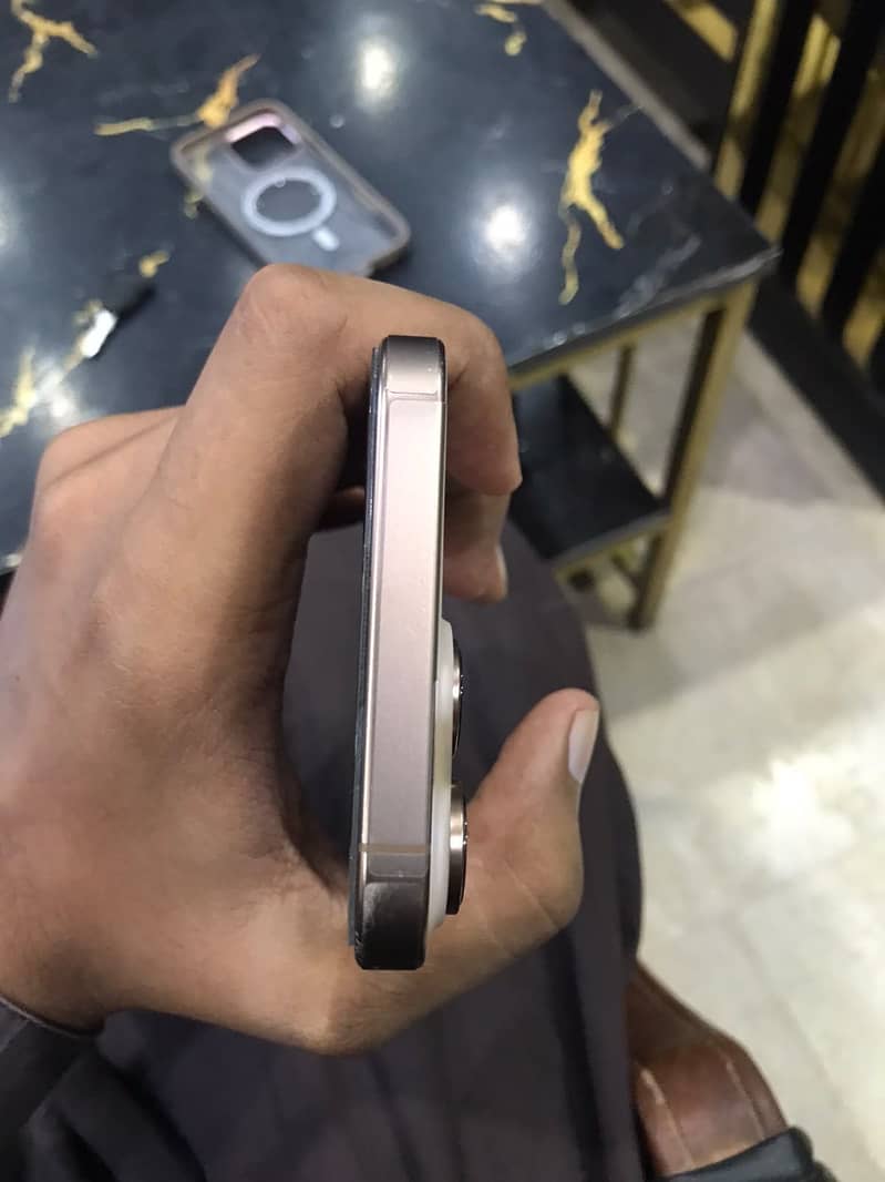 Apple iPhone 16 Pro Max 5