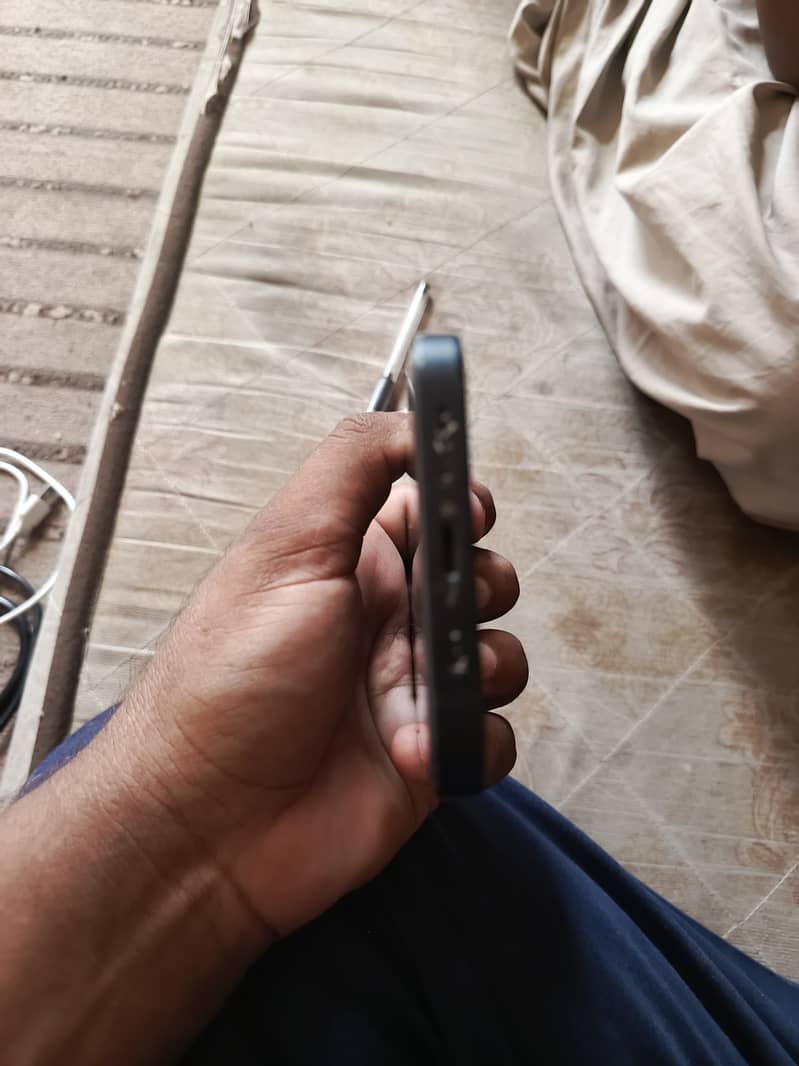 Apple iPhone 12 4