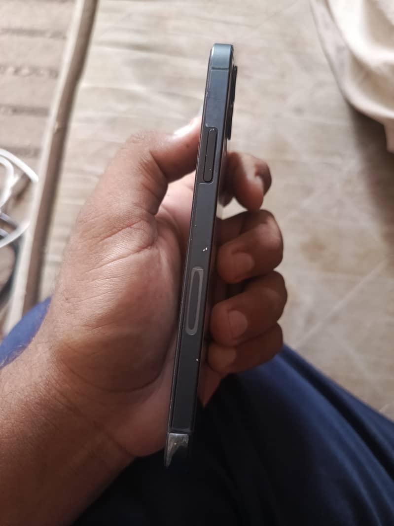 Apple iPhone 12 6