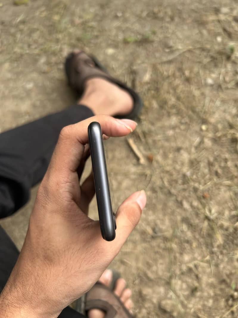 Apple iPhone 8 3