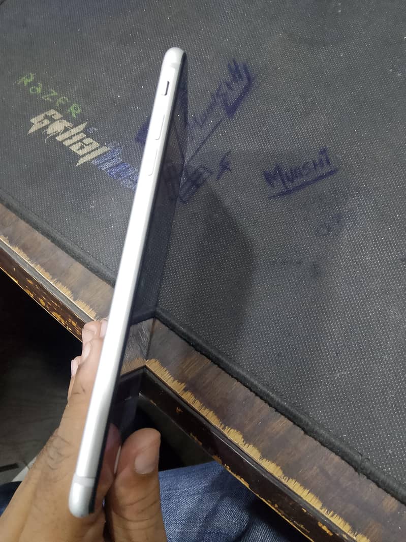 Apple iPhone 7 Plus 1