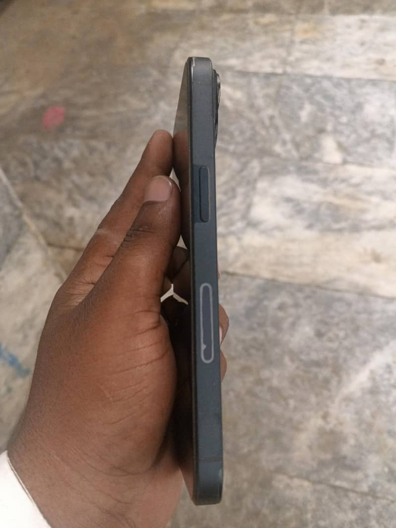 Apple iPhone 14 3