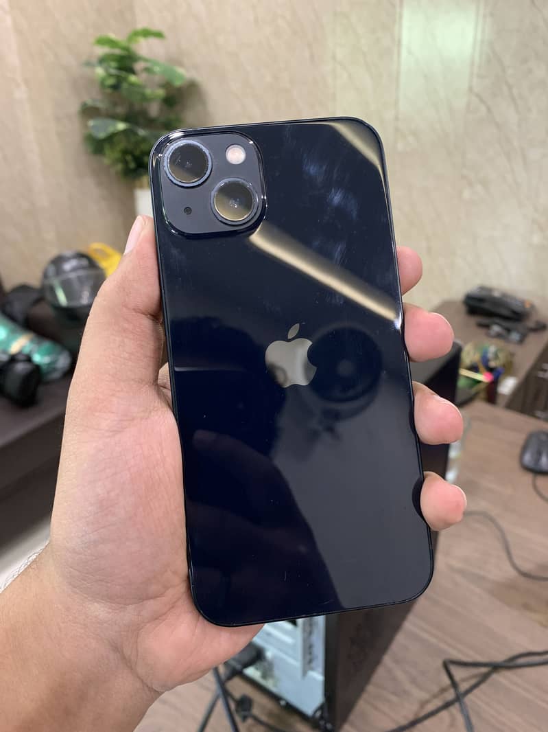 Apple iPhone 13 0