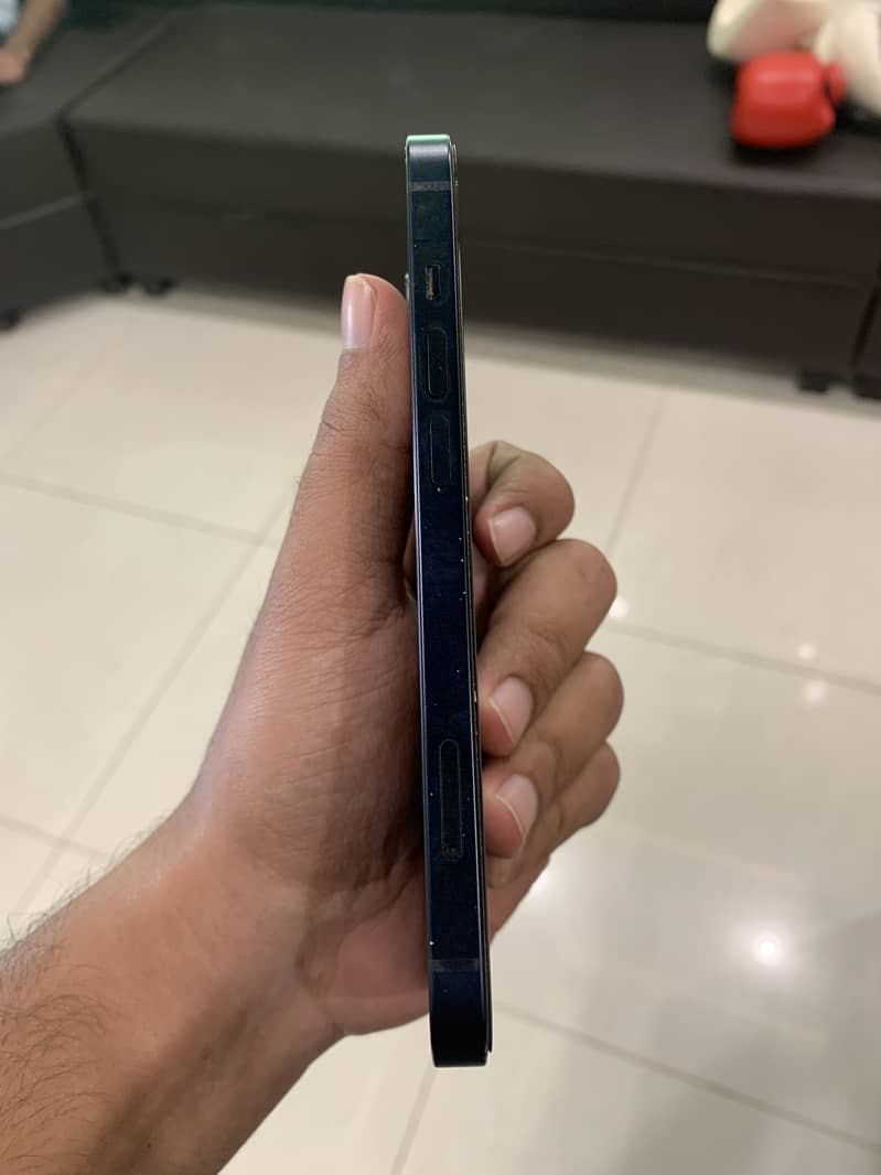 Apple iPhone 13 5