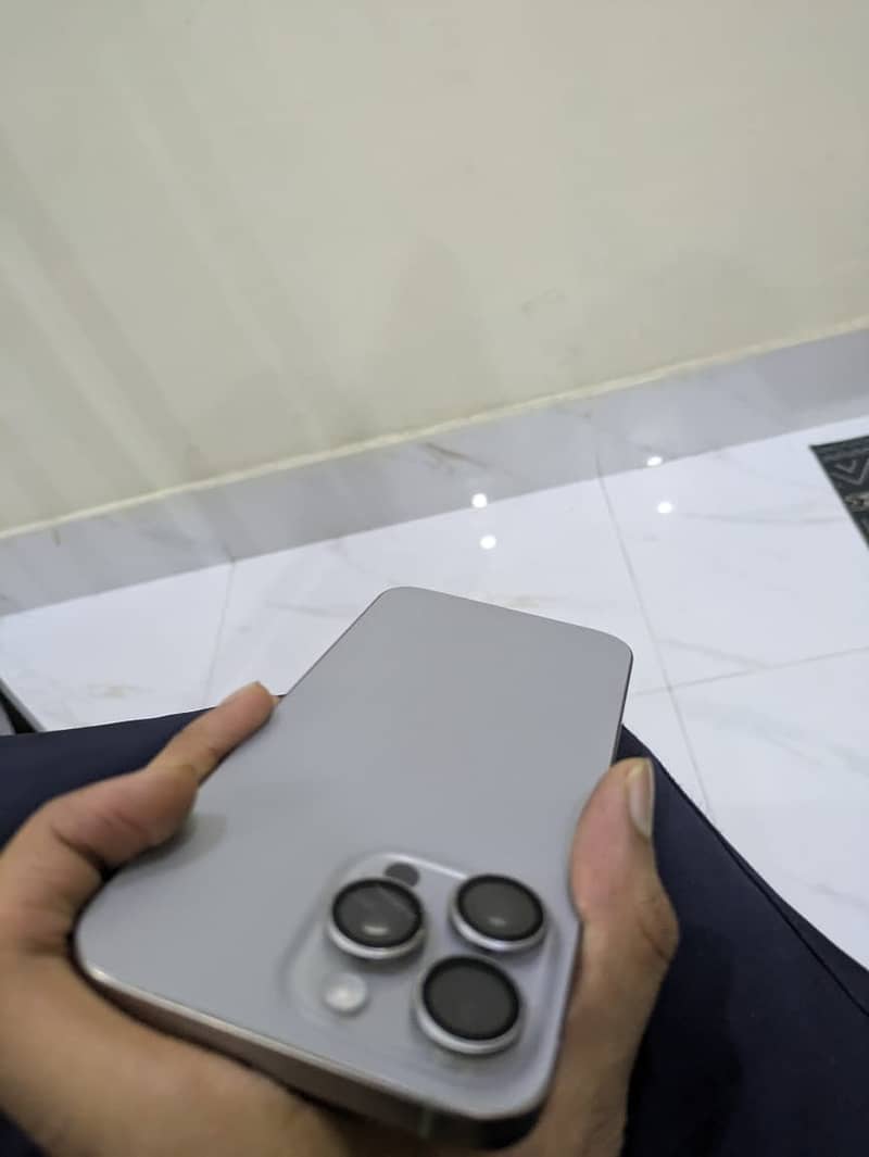 Apple iPhone 15 Pro Max 0