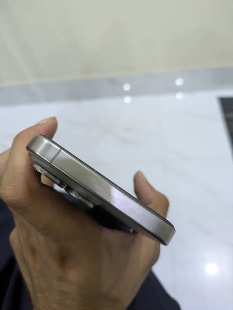 Apple iPhone 15 Pro Max 2