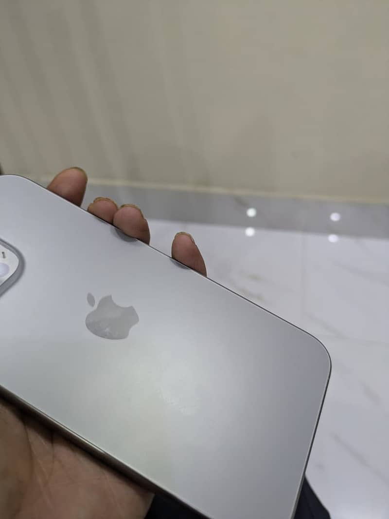 Apple iPhone 15 Pro Max 4