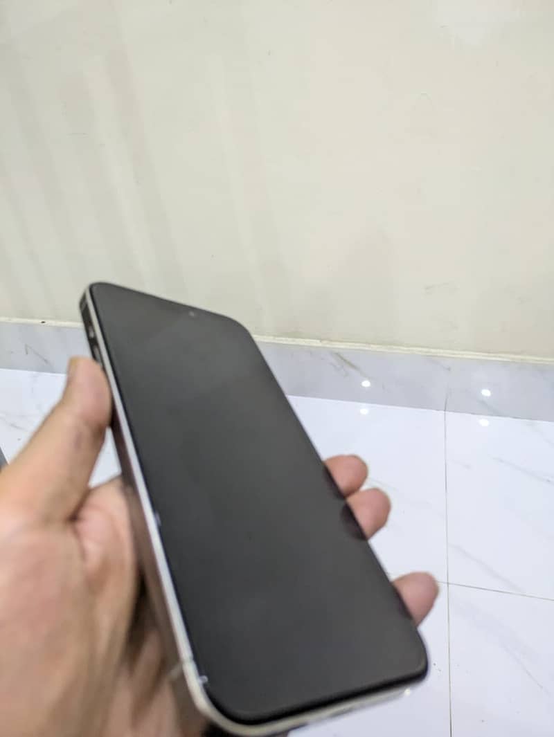 Apple iPhone 15 Pro Max 6