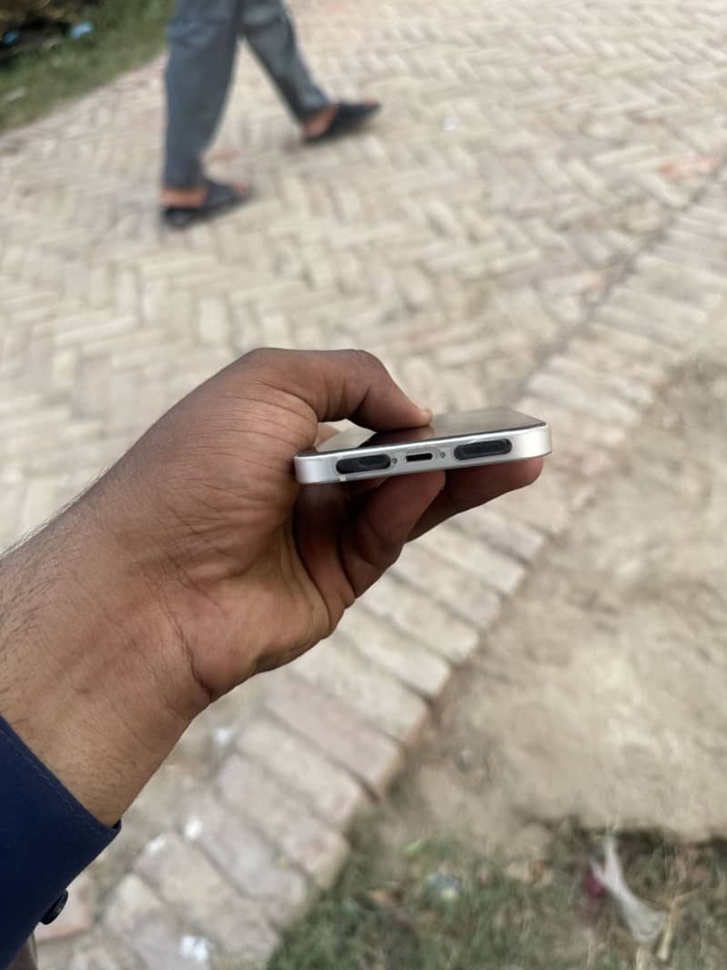 Apple iPhone 14 4