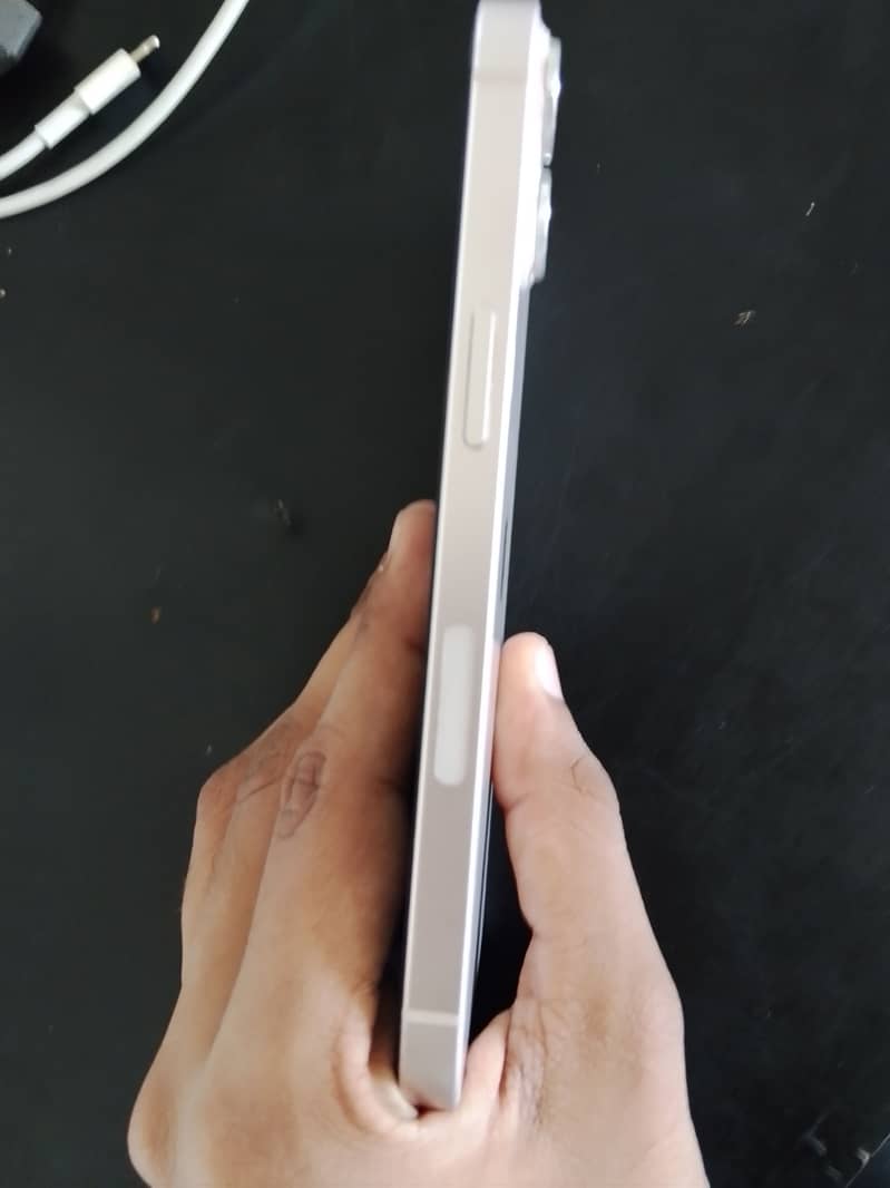 Apple iPhone 13 2