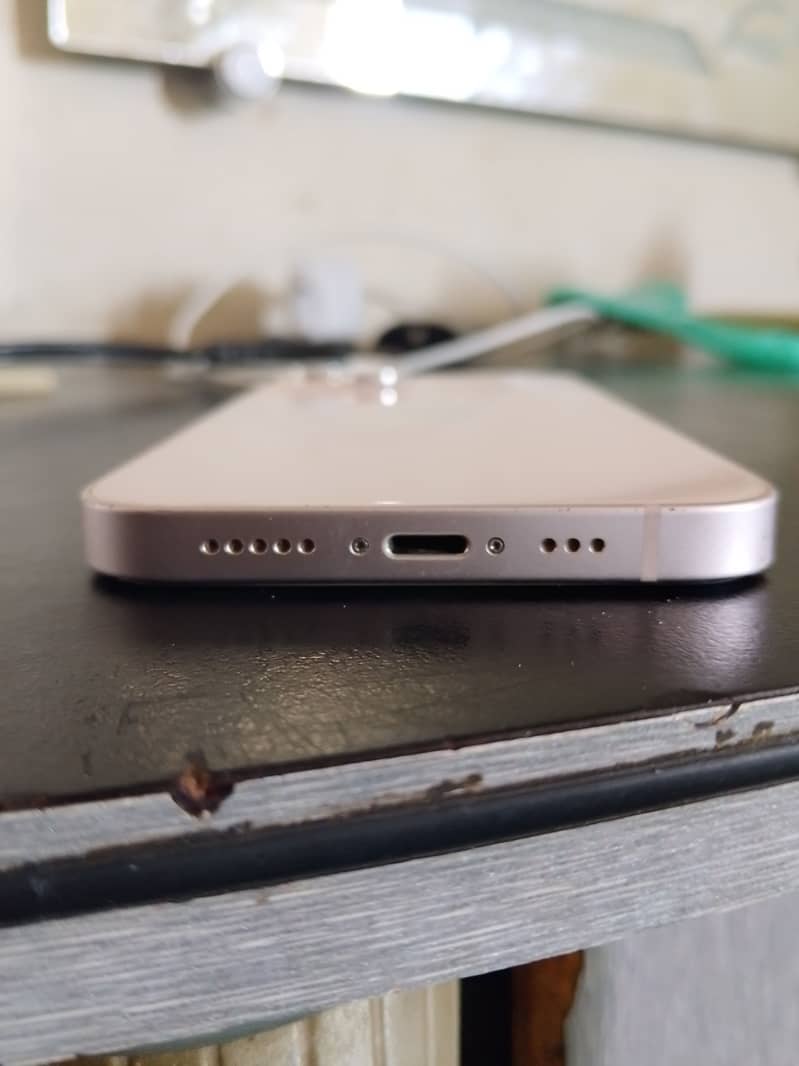 Apple iPhone 13 4