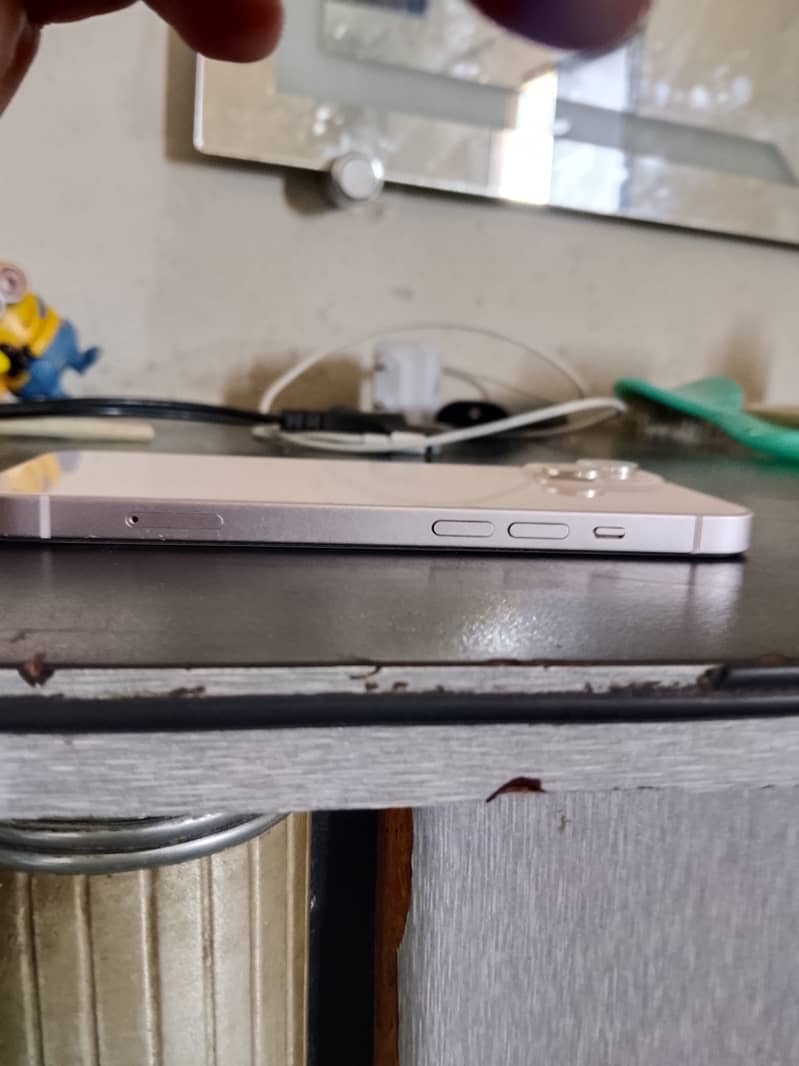 Apple iPhone 13 5