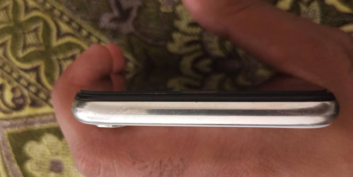 Apple iPhone X 4