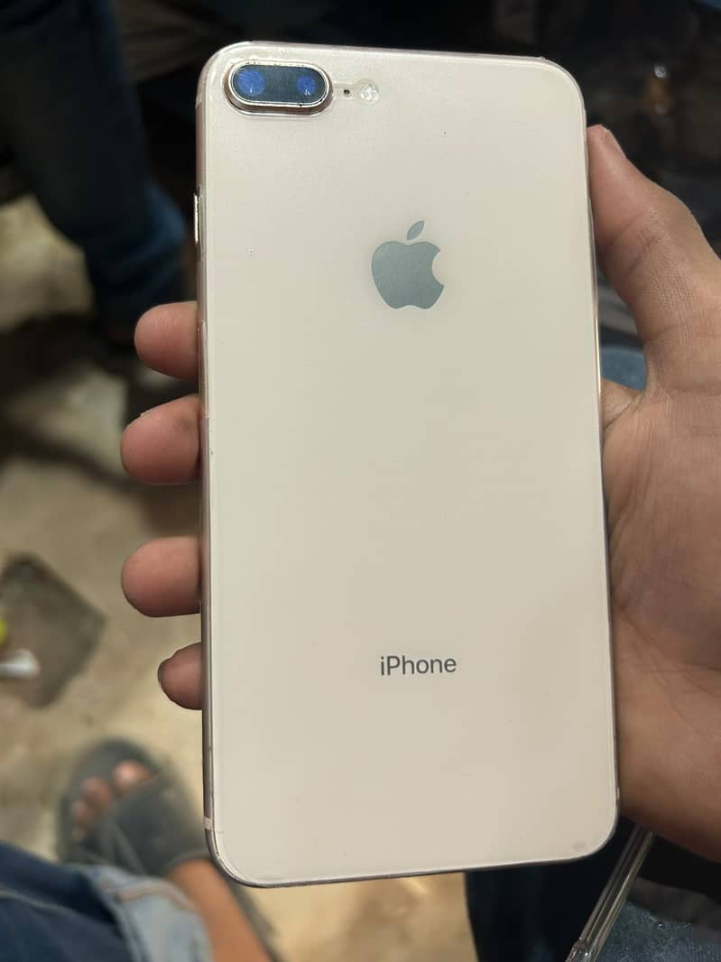 Apple iPhone 8 Plus 3