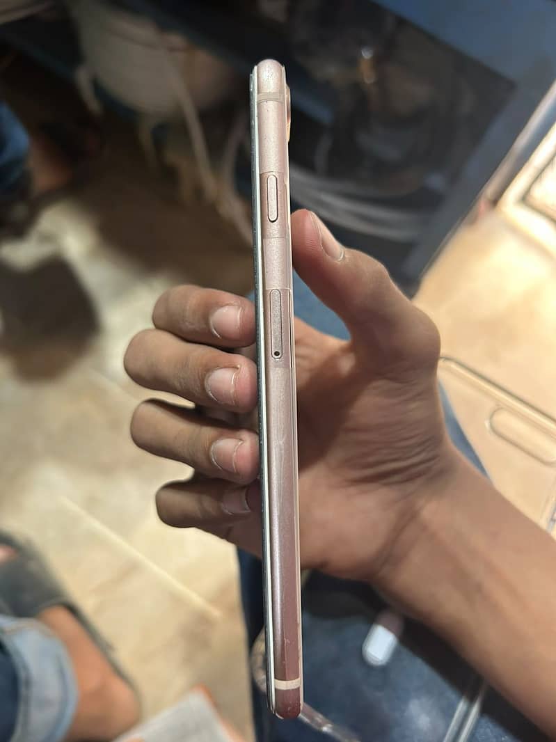 Apple iPhone 8 Plus 4