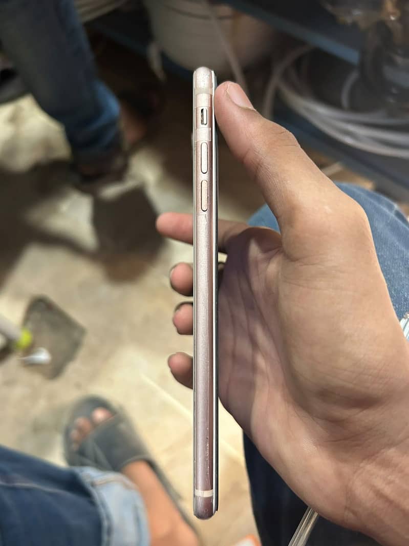 Apple iPhone 8 Plus 5