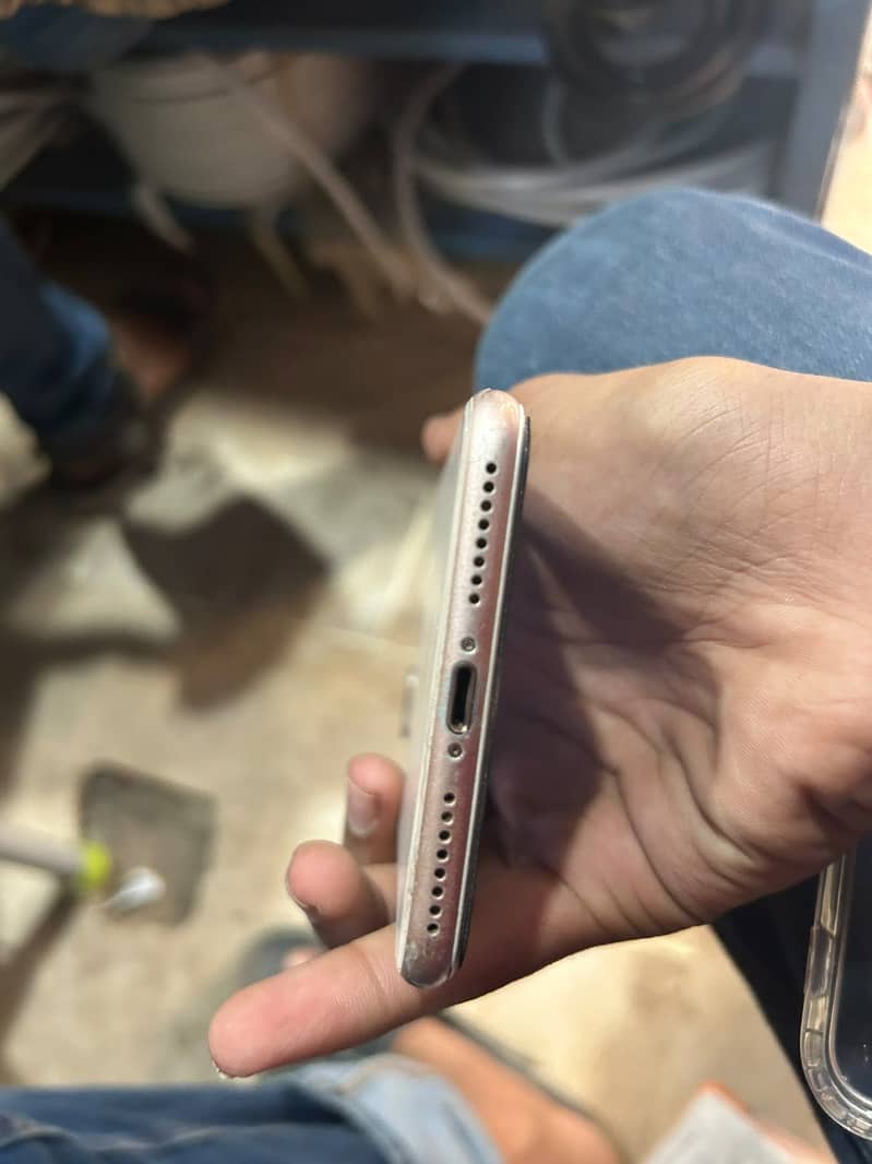 Apple iPhone 8 Plus 6