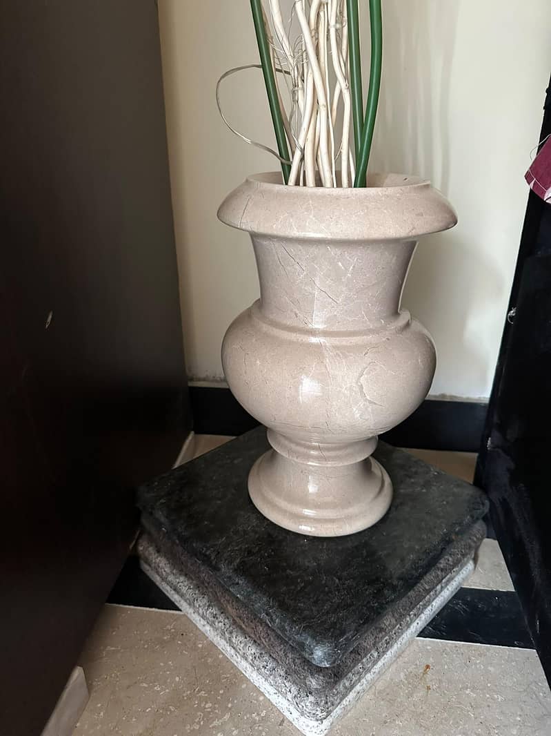 Marble vase 0
