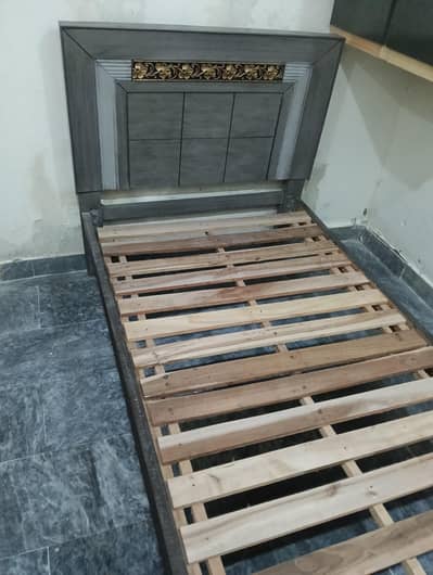 single Bed for sale without mattress - Looks like new
