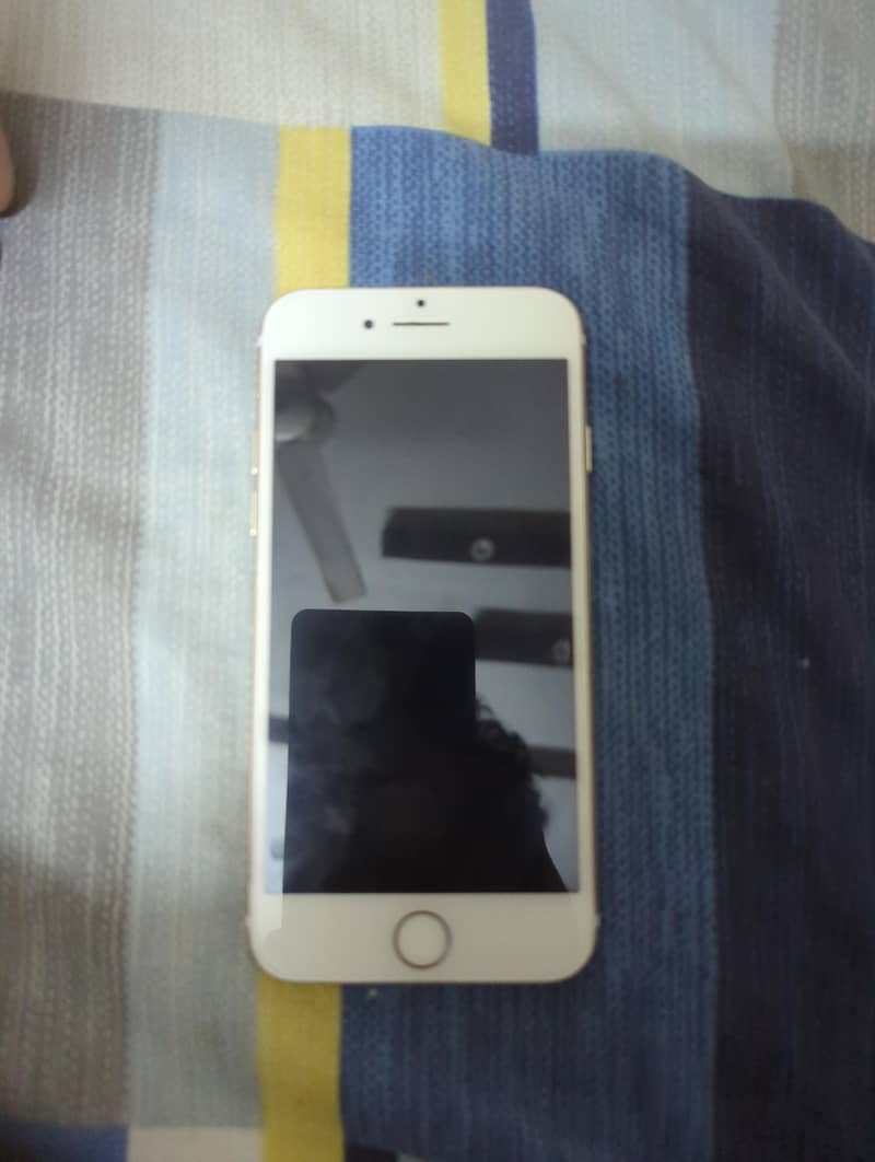Apple iPhone 7 0