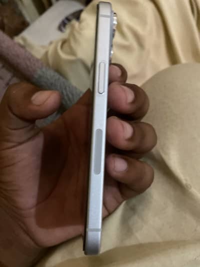 Apple iPhone 15