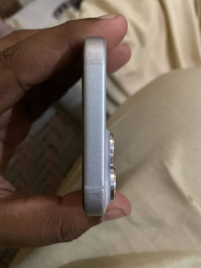 Apple iPhone 15 2