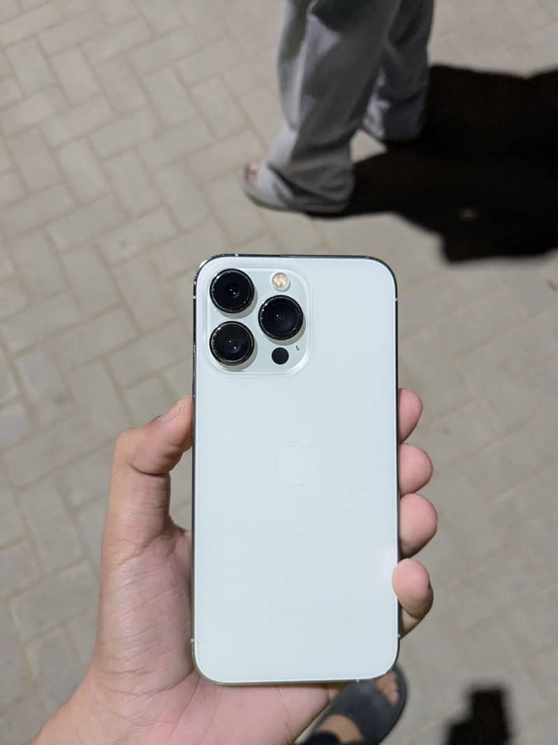 Apple iPhone 13 Pro 0