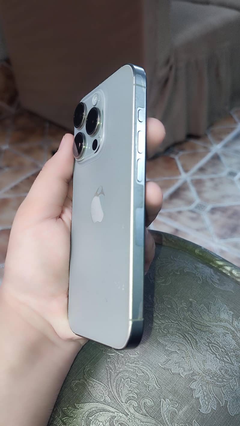 Apple iPhone 15 Pro 2