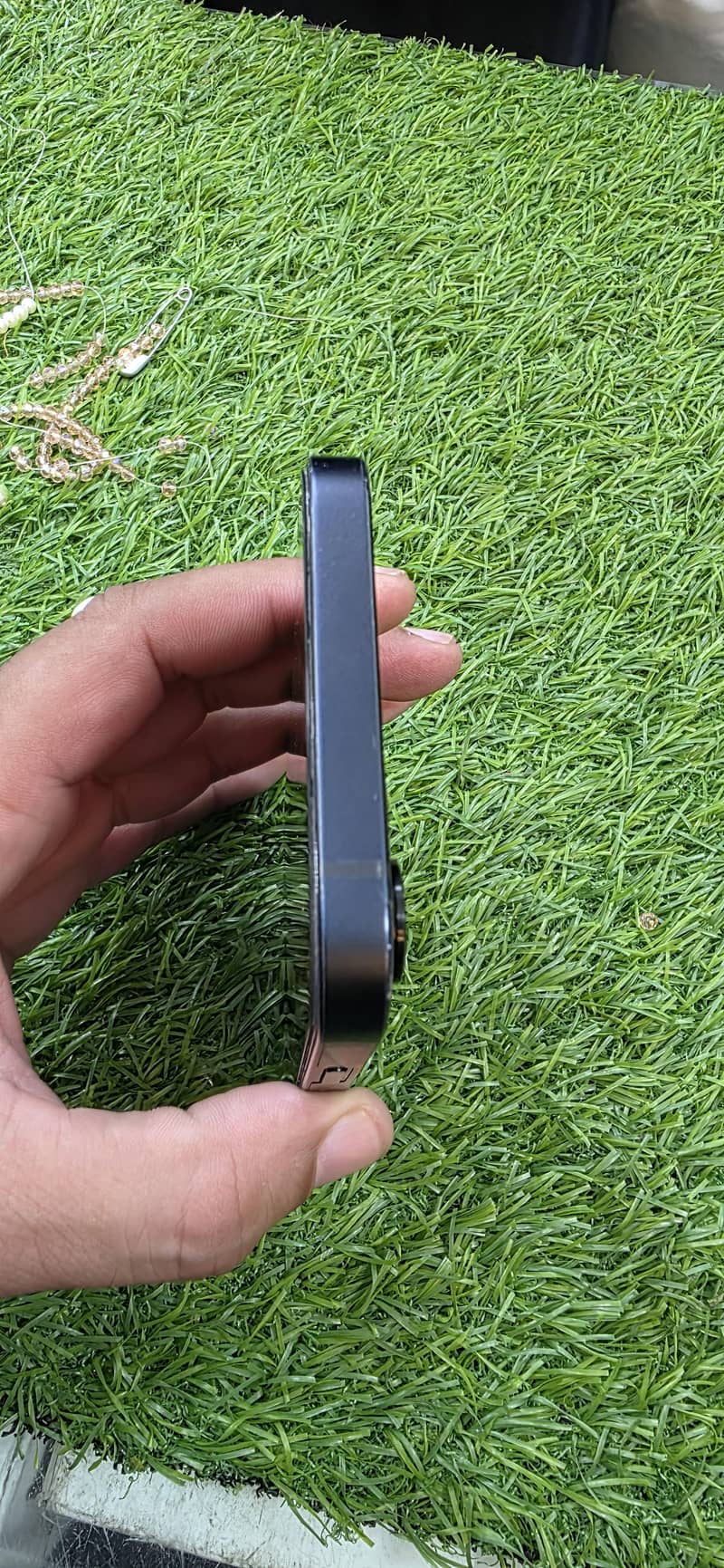 Apple iPhone 12 2