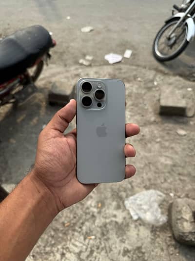 Apple iPhone 15 Pro natural titanium Jv