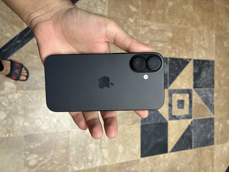Apple iPhone 16 0