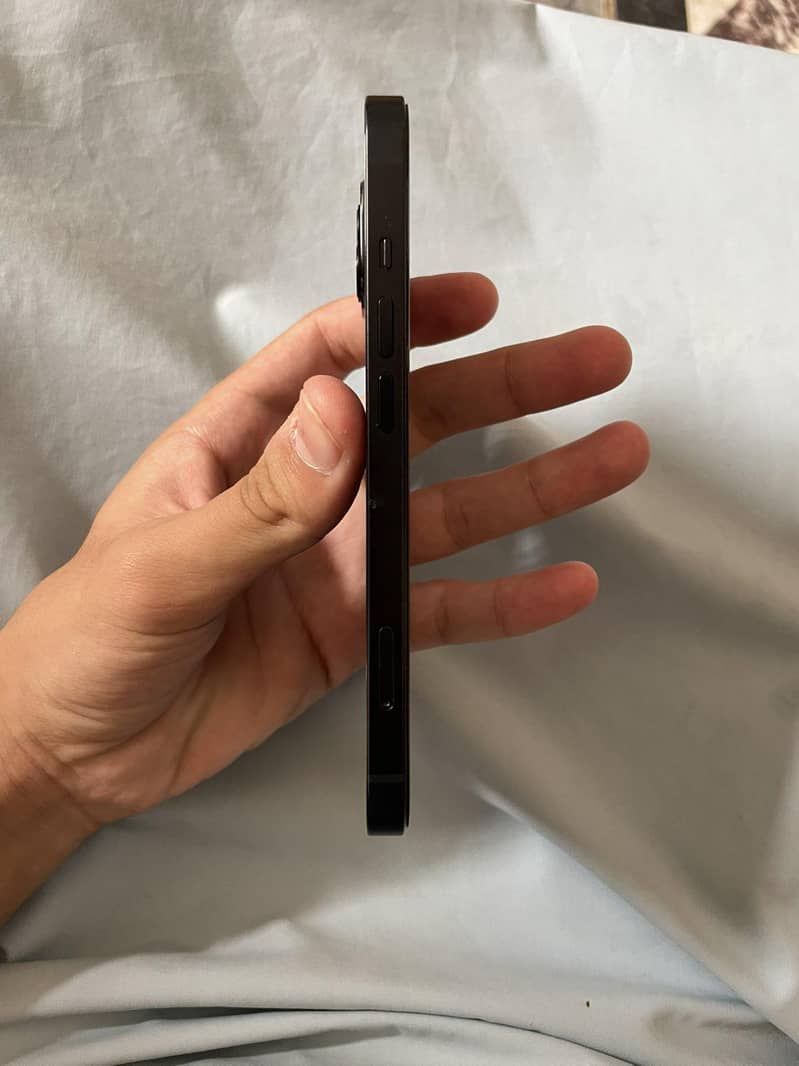Apple iPhone 13 4