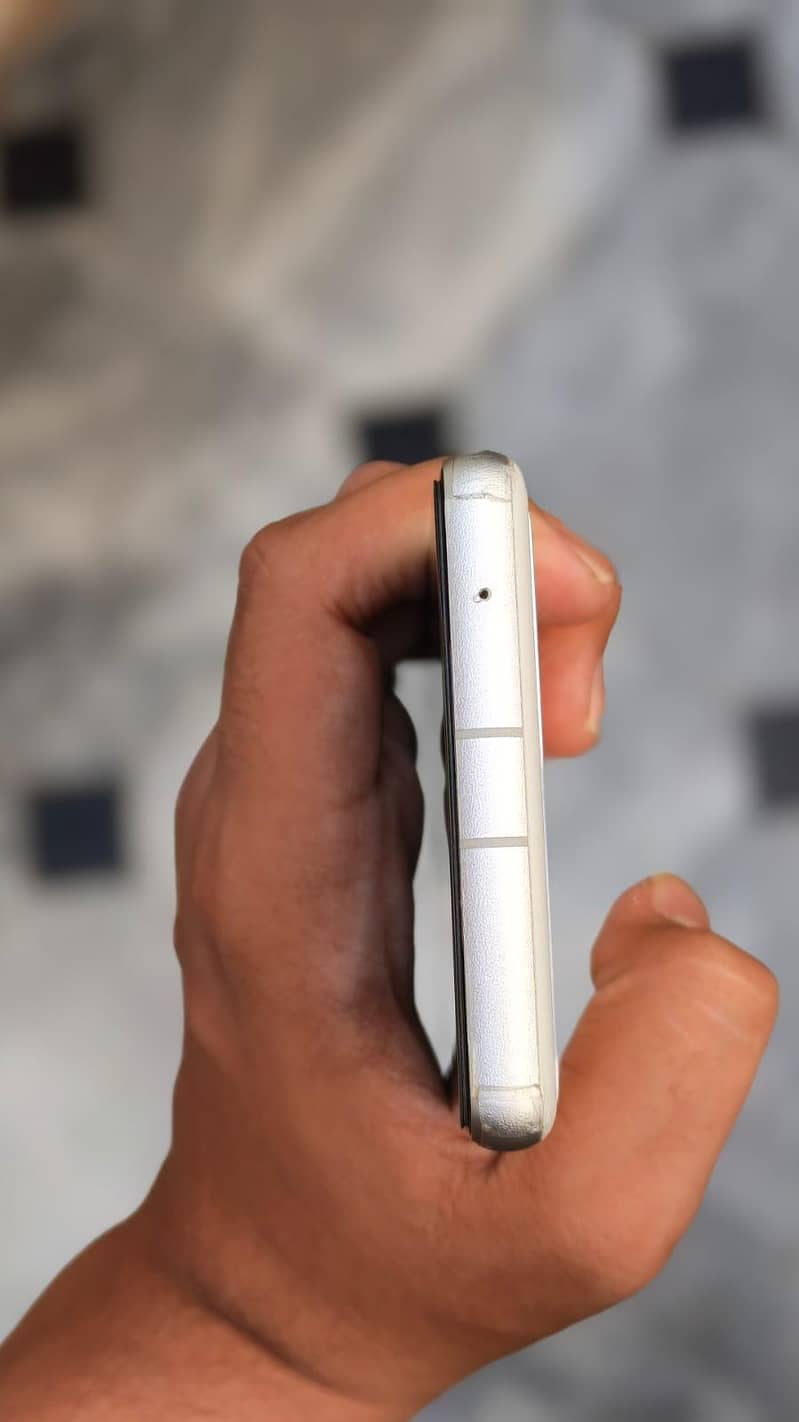 Google Pixel 7a 4