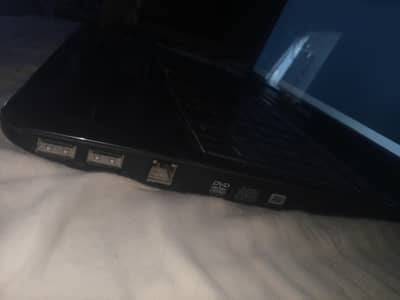 Urgent sale Toshiba laptop 4 ram 320 storage battery issue
