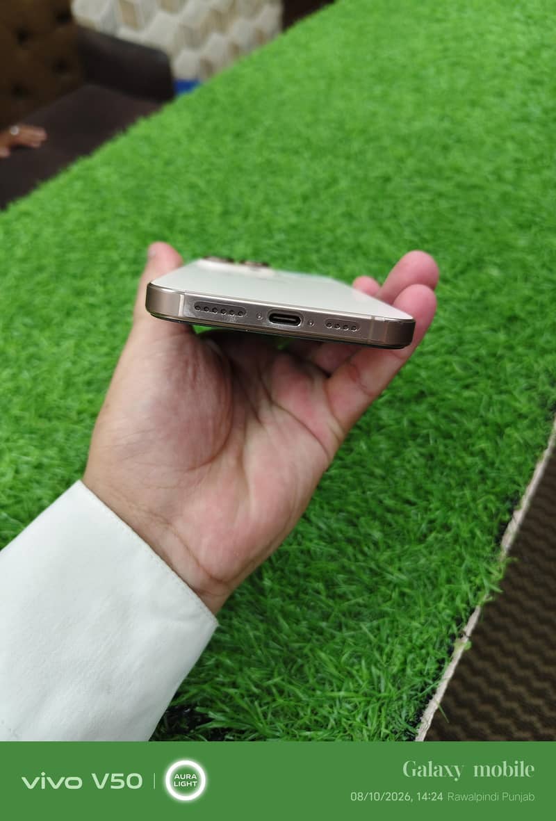 Apple iPhone 16 Pro Max 2