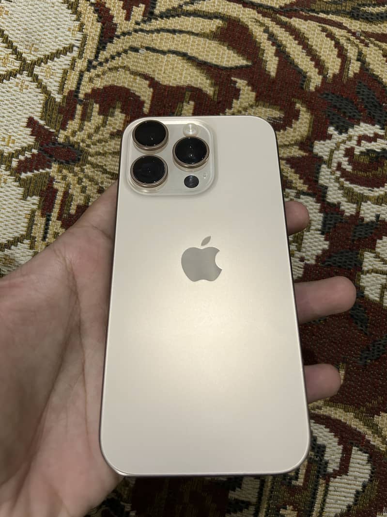Apple iPhone 16 Pro 1