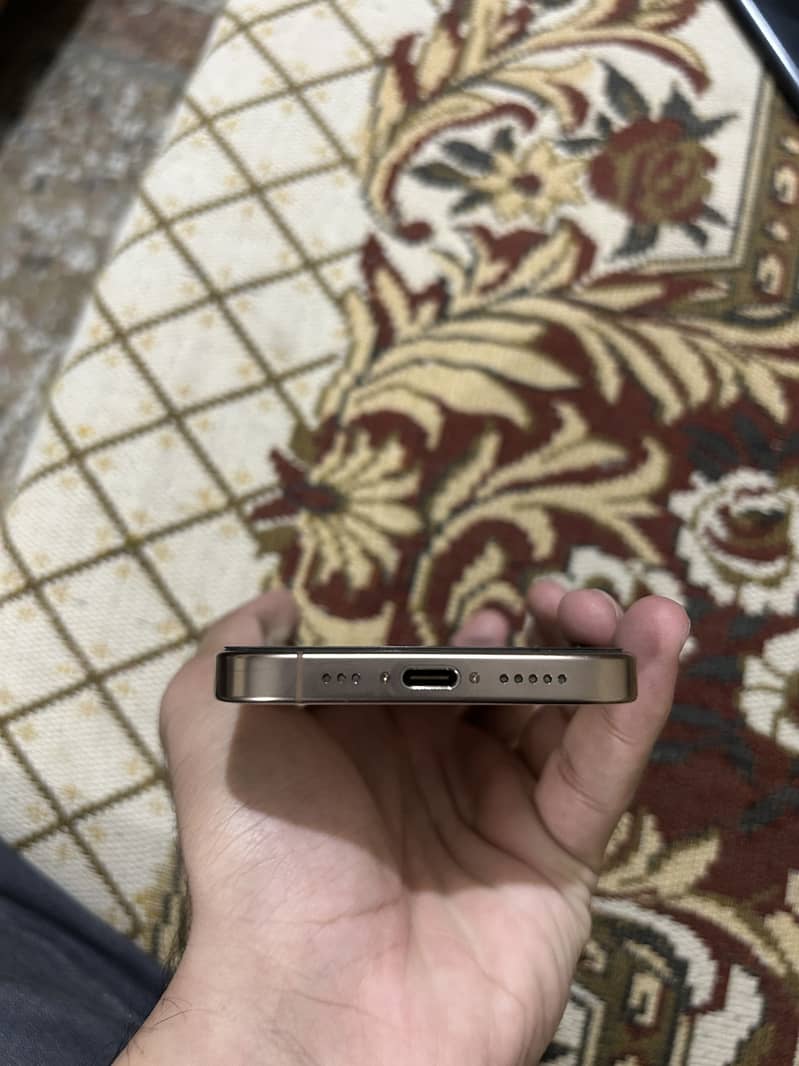 Apple iPhone 16 Pro 2