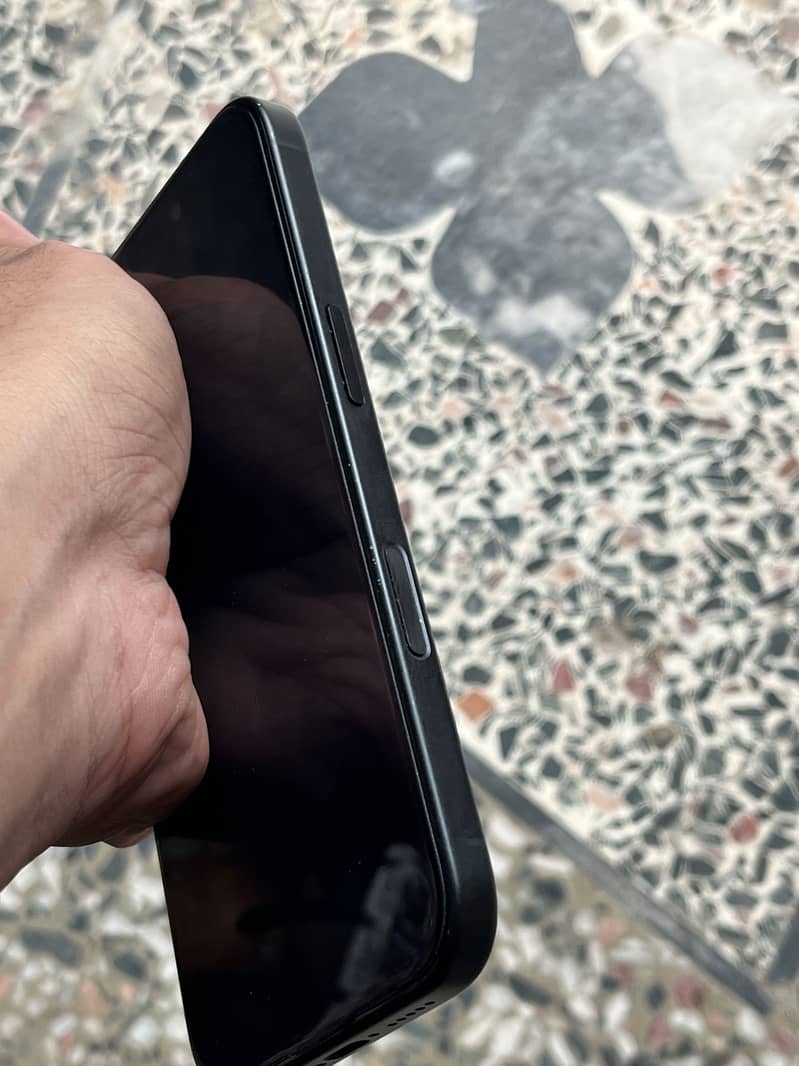 Apple iPhone 16 1
