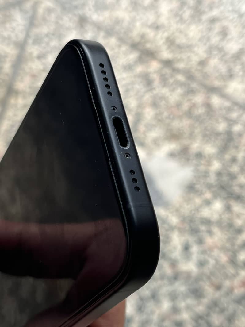Apple iPhone 16 2