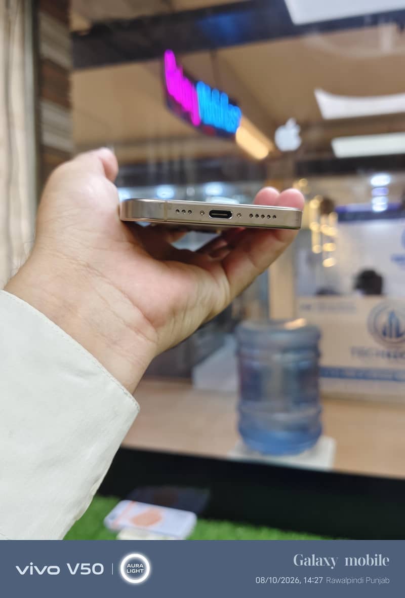 Apple iPhone 16 Pro 3