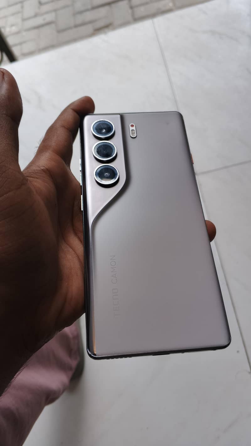 Tecno CAMON 40 Pro 1