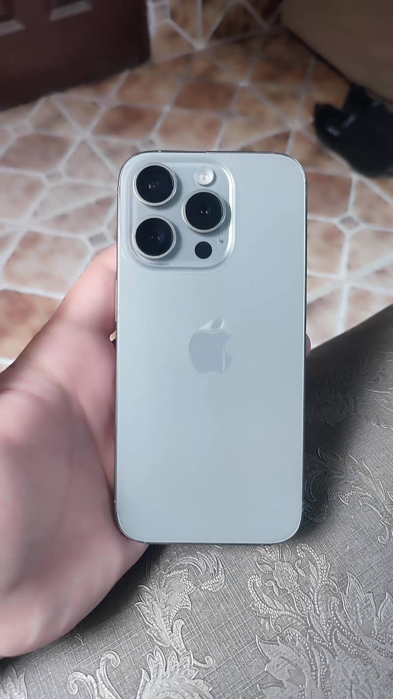 Apple iPhone 15 Pro 3